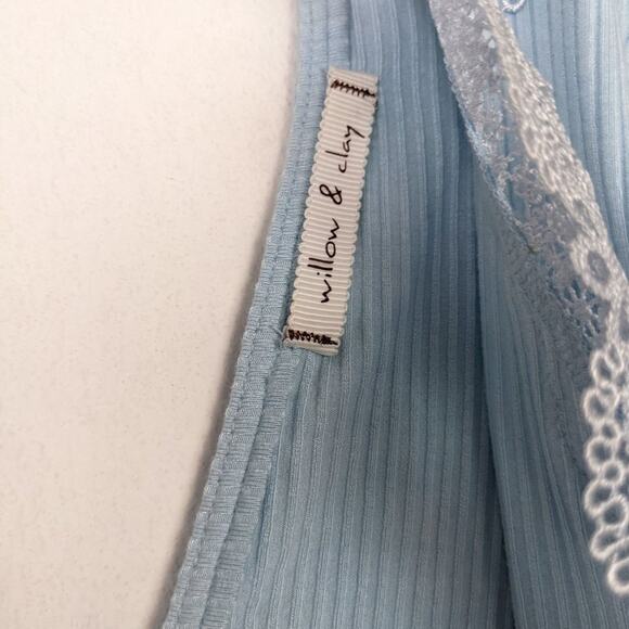 Willow & Clay Light Blue Lace V-Neck Long Sleeve Bodysuit Size M - Picture 6 of 6